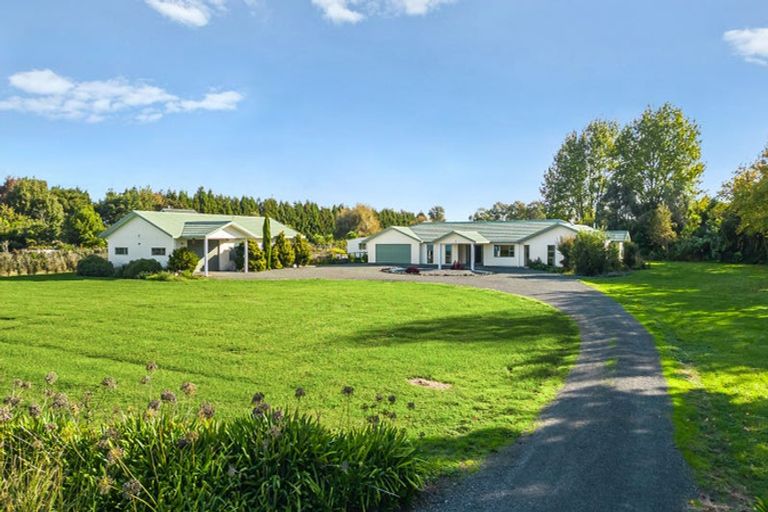 Photo of property in 88 Boord Crescent, Kumeu, 0891