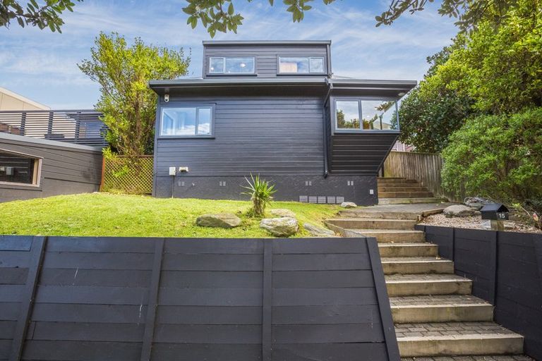 Photo of property in 15 Cobar Close, Maupuia, Wellington, 6022