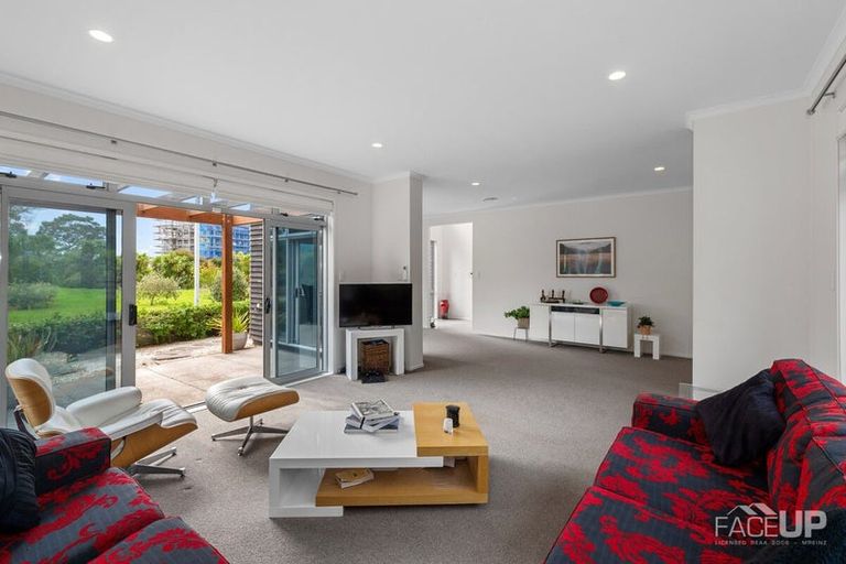 Photo of property in 33 Station Street, Hobsonville, Auckland, 0616