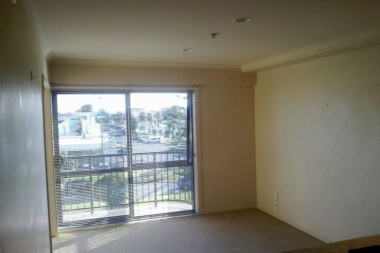 Photo of property in The Rennaissance, 2d/18 Ronwood Avenue, Manukau, Auckland, 2104