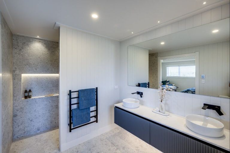 Photo of property in 71 Oak Road, Poraiti, Napier, 4112