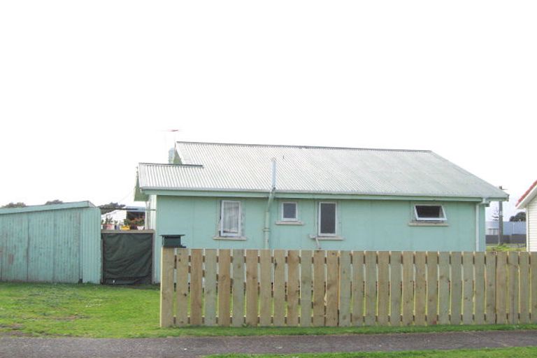 Photo of property in 98 Broadway, Waitara, 4320