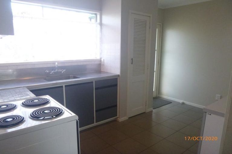 Photo of property in 2/1b Divich Avenue, Te Atatu South, Auckland, 0610