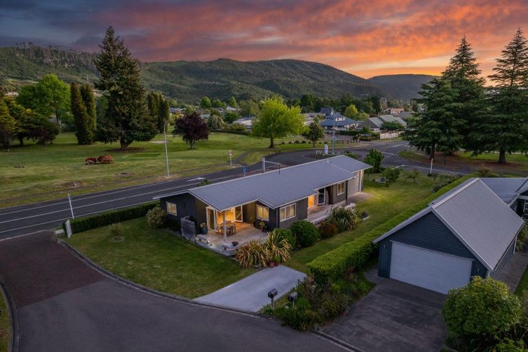 Photo of property in 1 Seagers Close, Kinloch, Taupo, 3377