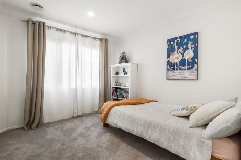 Photo of property in 2/8 Bundoran Way, Pinehill, Auckland, 0632