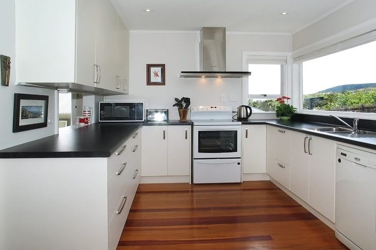 Photo of property in 59 Redwood Avenue, Tawa, Wellington, 5028