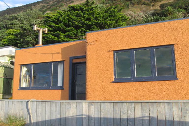 Photo of property in 112 Owhiro Bay Parade, Owhiro Bay, Wellington, 6023