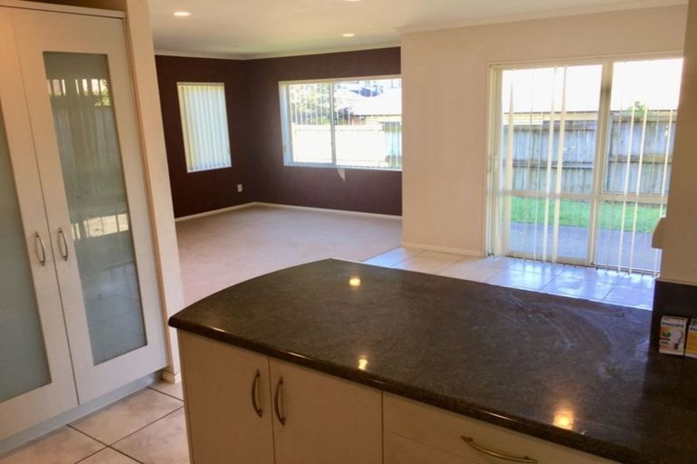 Photo of property in 10 Franshell Crescent, East Tamaki, Auckland, 2013