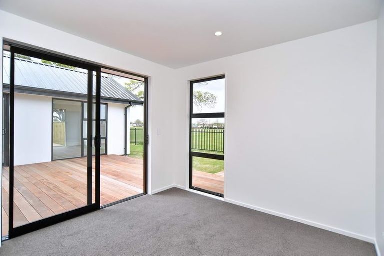 Photo of property in 21 Malaga Crescent, Harewood, Christchurch, 8051