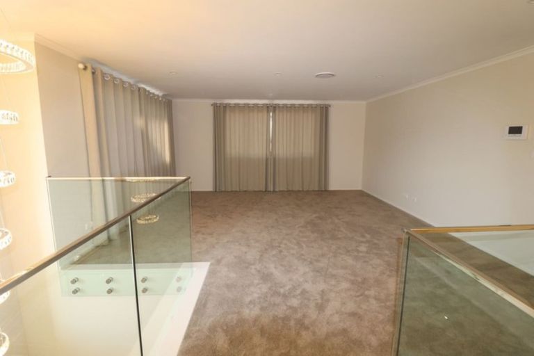 Photo of property in 36 Mettam Drive, Swanson, Auckland, 0614