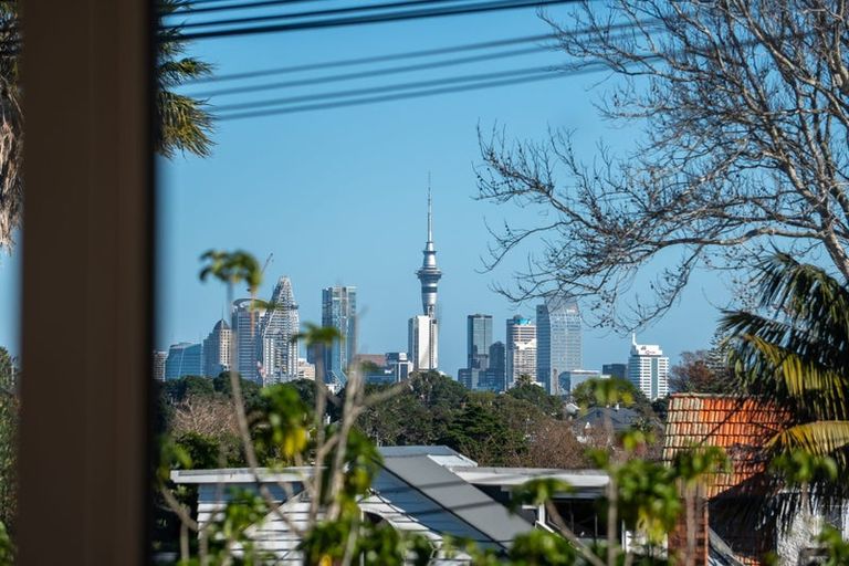 Photo of property in 8/118 Vauxhall Road, Narrow Neck, Auckland, 0624
