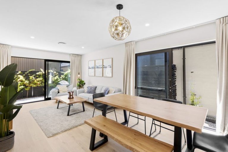 Photo of property in 22 Mulholland Drive, Jacks Point, 9371