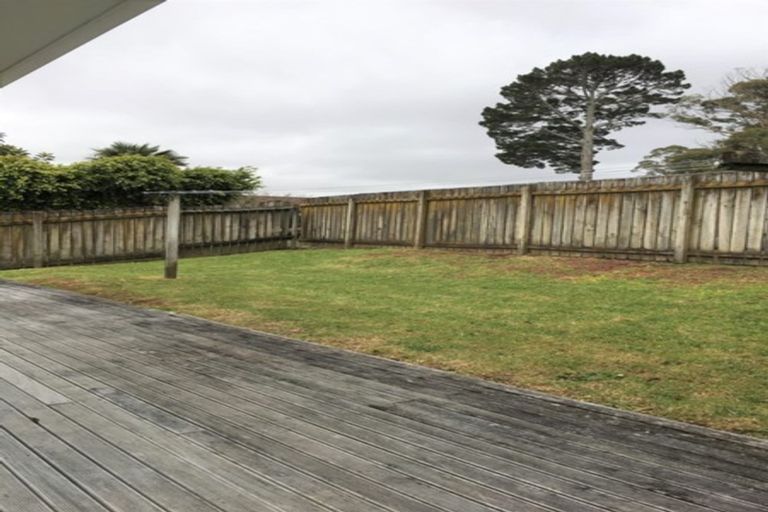 Photo of property in 60 Lavelle Road, Henderson, Auckland, 0612