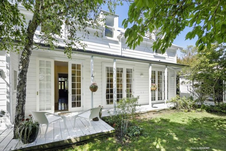 Photo of property in 10 Harriett Street, Thorndon, Wellington, 6011