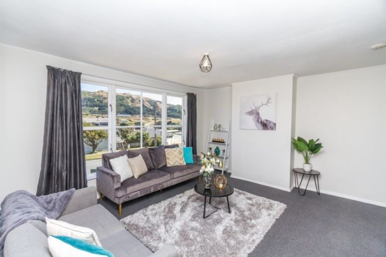 Photo of property in 25 Roberts Street, Tawa, Wellington, 5028