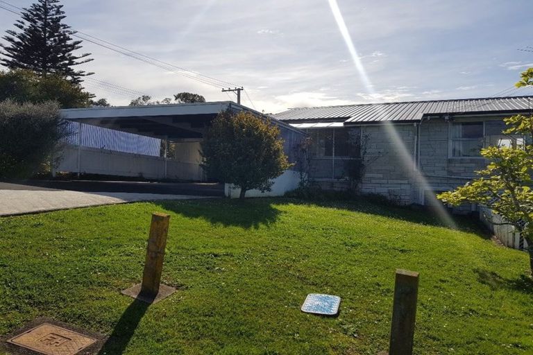 Photo of property in 12 Limmer Place, Browns Bay, Auckland, 0632