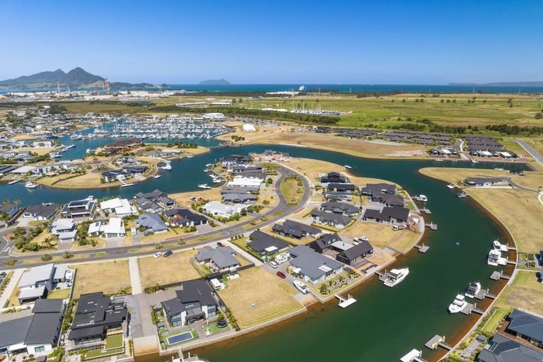 Photo of property in 28 Waitemata Drive, One Tree Point, 0118