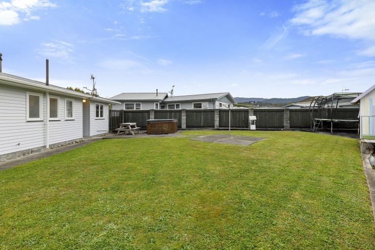 Photo of property in 15 Bonnie Glen Crescent, Ebdentown, Upper Hutt, 5018