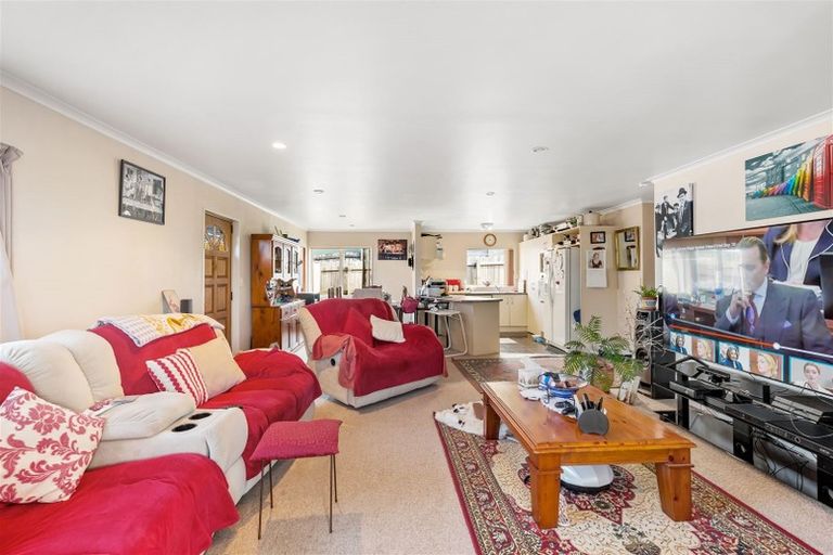 Photo of property in 51 Broadfield Street, Massey, Auckland, 0614