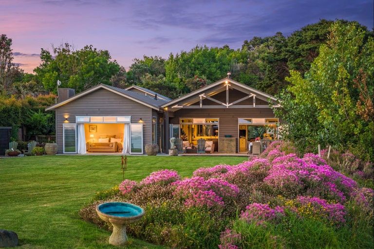 Photo of property in 893 Takatu Road, Tawharanui Peninsula, Warkworth, 0986