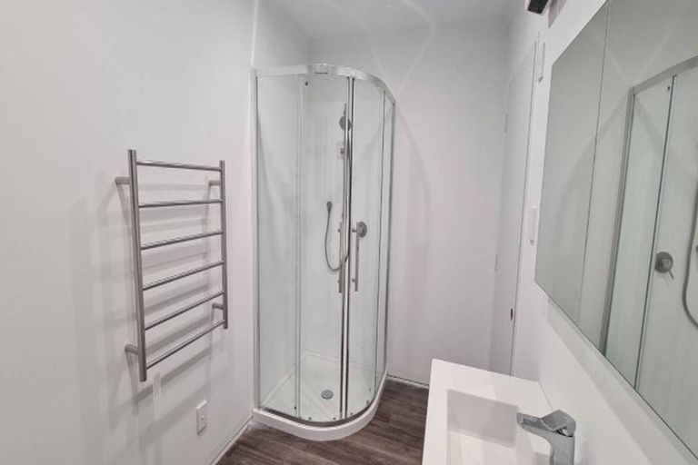 Photo of property in 6 Glanmire Road, Newlands, Wellington, 6037