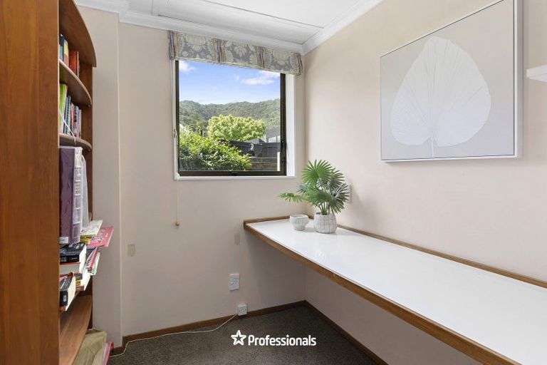 Photo of property in 2 Lady Bell Grove, Lowry Bay, Lower Hutt, 5013