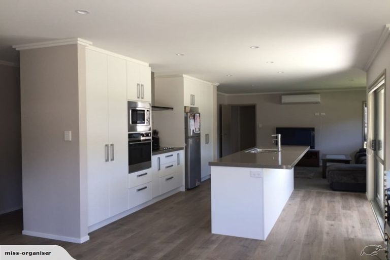 Photo of property in 2 Cory Jane Grove, Riverstone Terraces, Upper Hutt, 5018