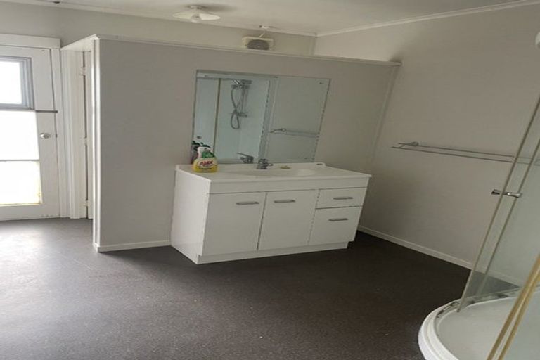 Photo of property in 54 Fruitvale Road, New Lynn, Auckland, 0600