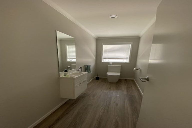 Photo of property in 28 Queen Street, Cambridge, 3434