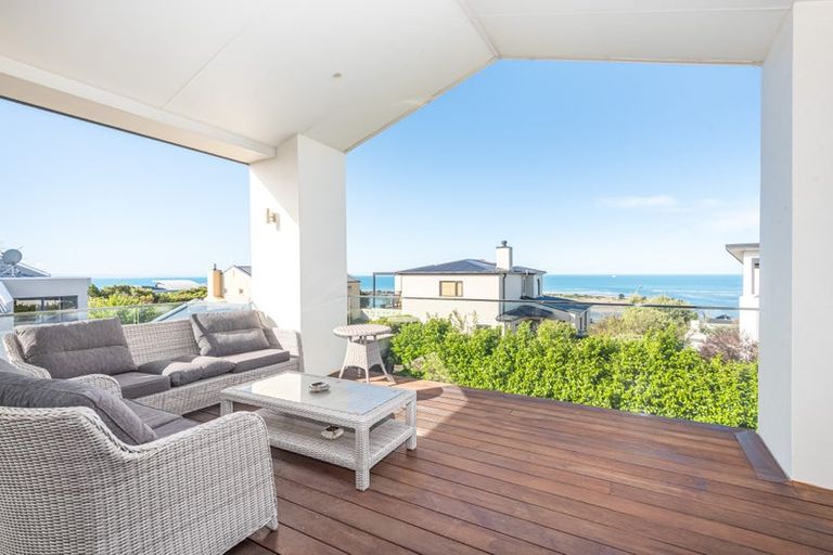 Photo of property in 2 Inverness Lane, Redcliffs, Christchurch, 8081