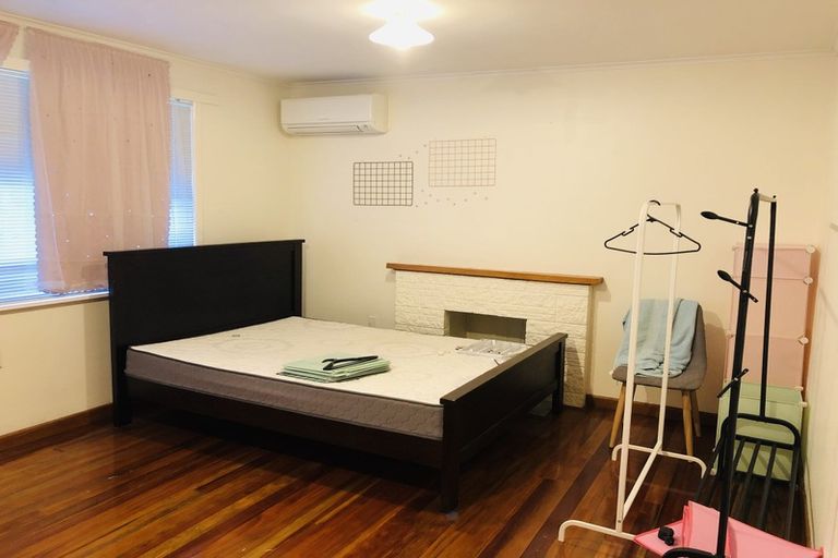 Photo of property in 964 East Coast Road, Northcross, Auckland, 0632