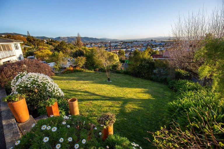 Photo of property in 27 Tosswill Road, Tahunanui, Nelson, 7011