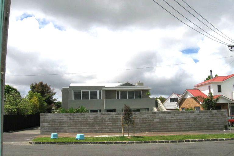 Photo of property in 56a St Michaels Avenue, Point Chevalier, Auckland, 1022