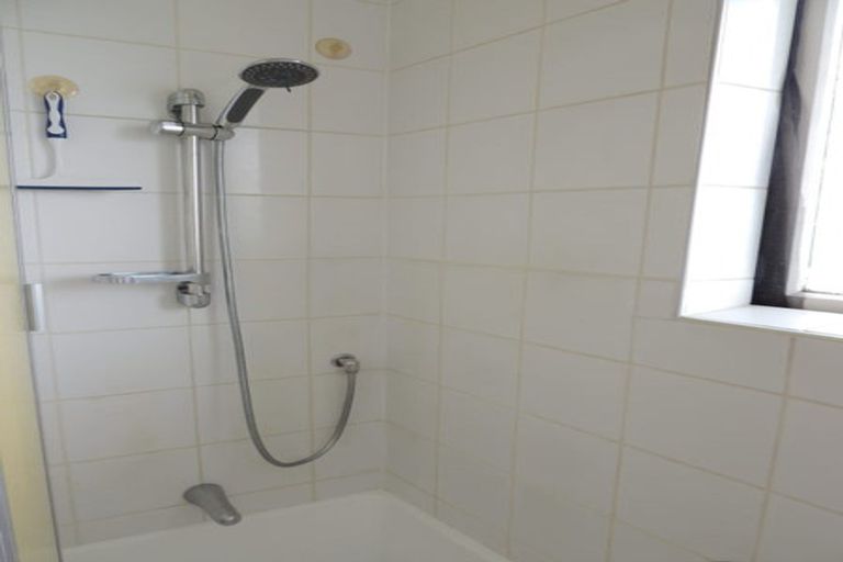 Photo of property in 18 Lavelle Road, Henderson, Auckland, 0612