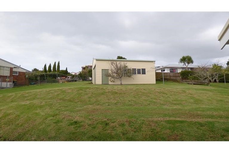 Photo of property in 24 Alton Avenue, Hillcrest, Auckland, 0627