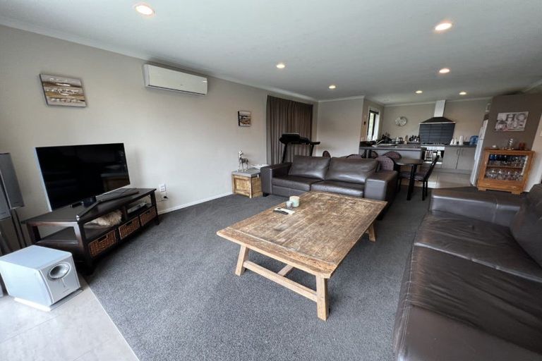 Photo of property in 47 Weston Avenue, Roslyn, Palmerston North, 4414