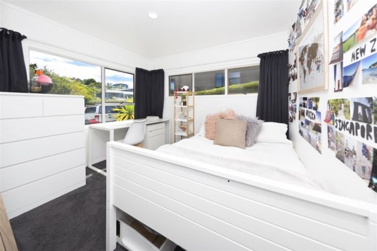 Photo of property in 1/17 Tiri View Place, Waiake, Auckland, 0630