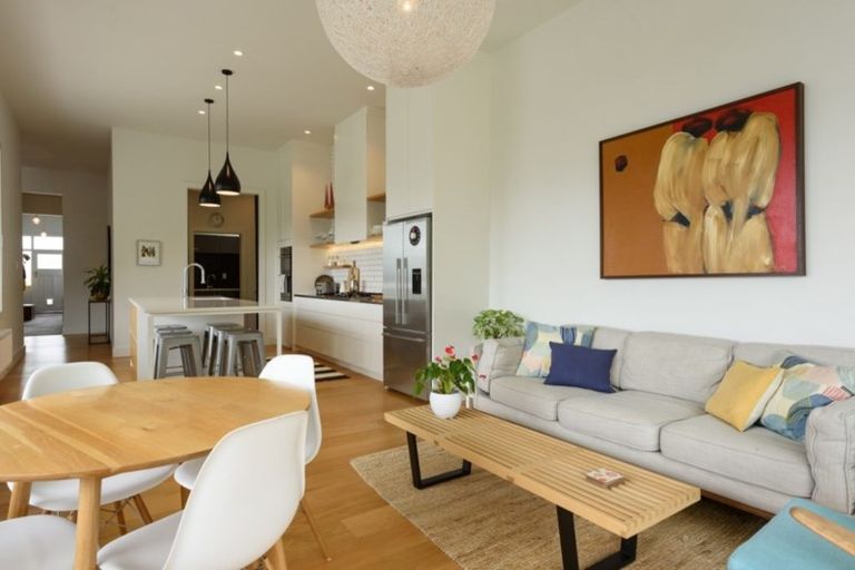 Photo of property in 11 Upper Bourke Street, Kilbirnie, Wellington, 6022