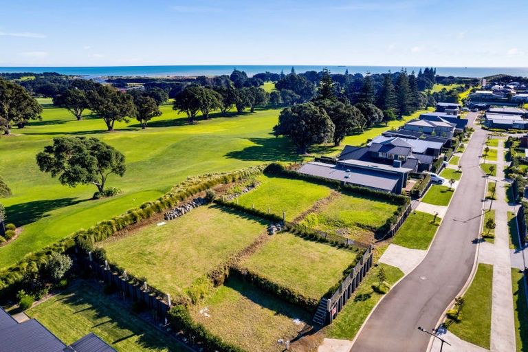 Photo of property in 15 Kotare Drive, Waiwhakaiho, New Plymouth, 4312