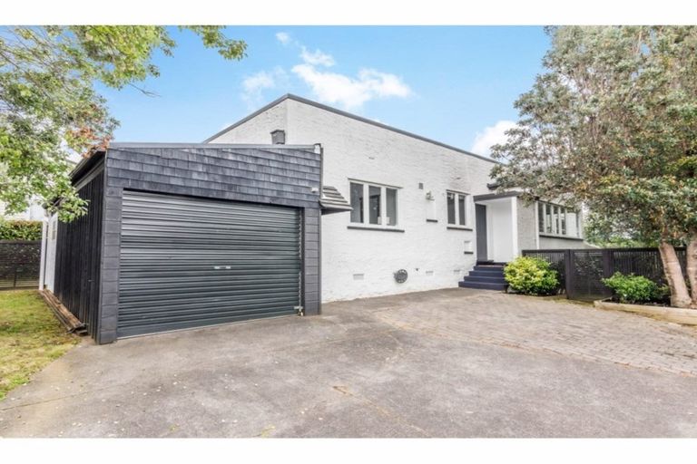 Photo of property in 1/21 Tirimoana Road, Te Atatu South, Auckland, 0602