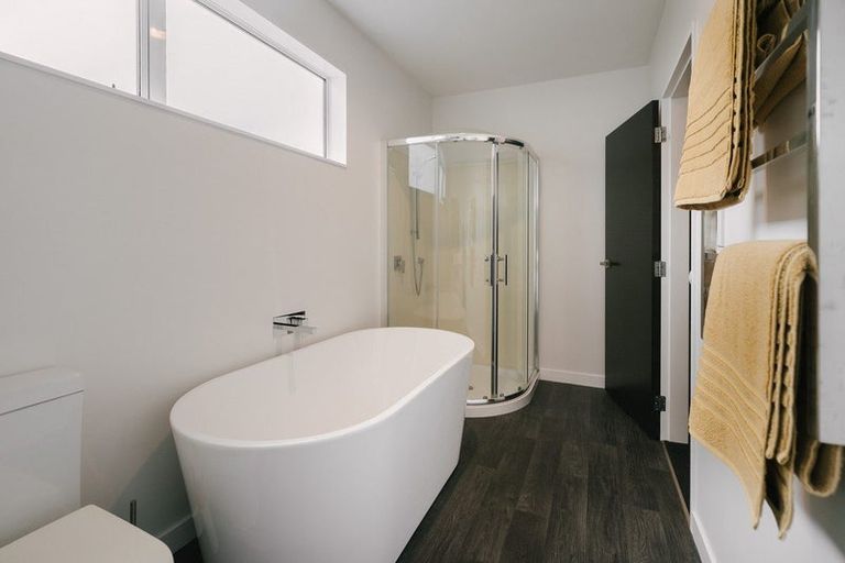 Photo of property in 10 Monaco Grove, Fitzherbert, Palmerston North, 4410