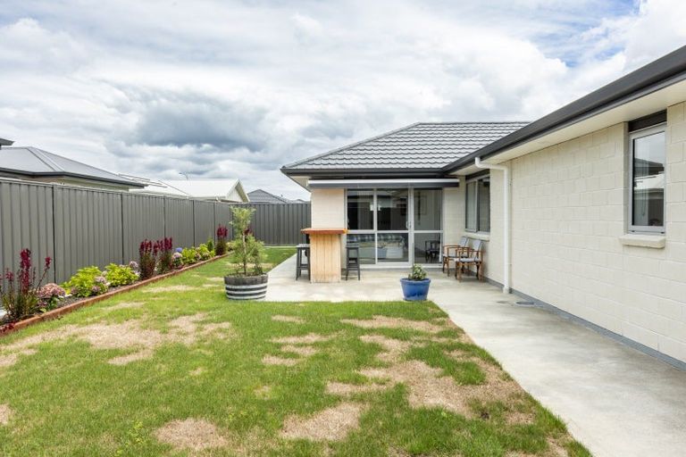 Photo of property in 14 Rangataiki Place, Te Awa, Napier, 4110