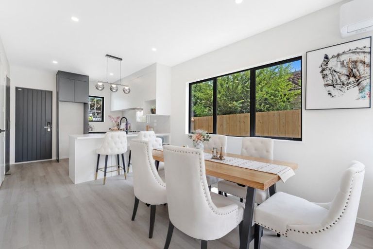 Photo of property in 140a Edgewater Drive, Pakuranga, Auckland, 2010
