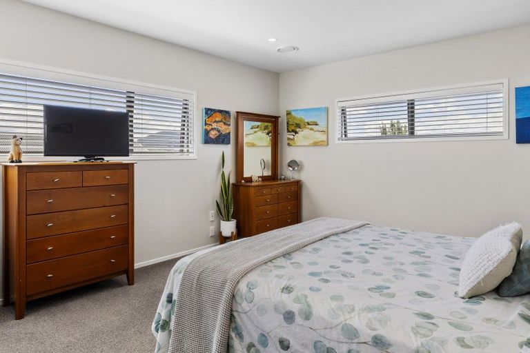 Photo of property in 14 Pukenamu Road, Rainbow Point, Taupo, 3330
