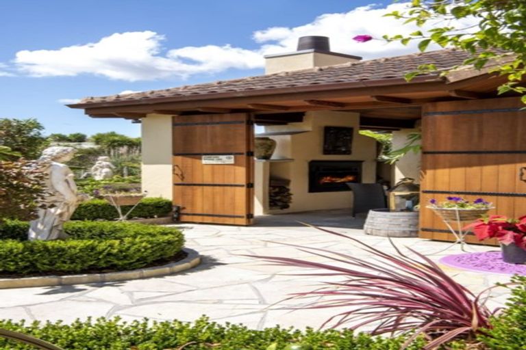 Photo of property in 32 Brownhill Road, Whitford, Manurewa, 2576