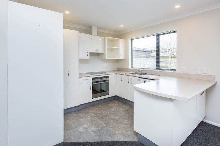 Photo of property in 6c Savage Crescent, Upper Hutt Central, Upper Hutt, 5018