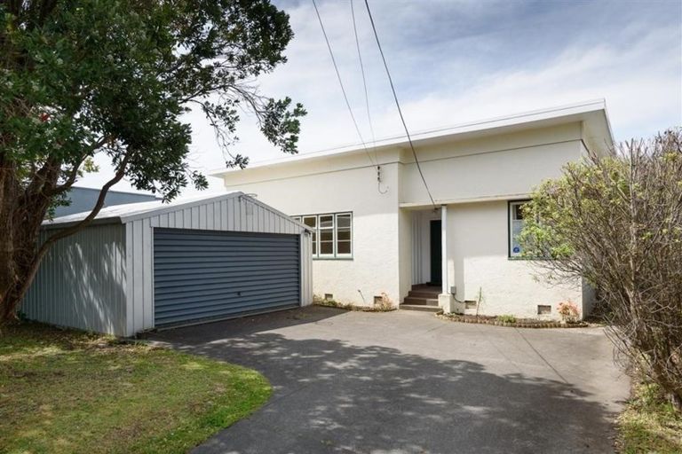 Photo of property in 5 Avon Street, Waterloo, Lower Hutt, 5011