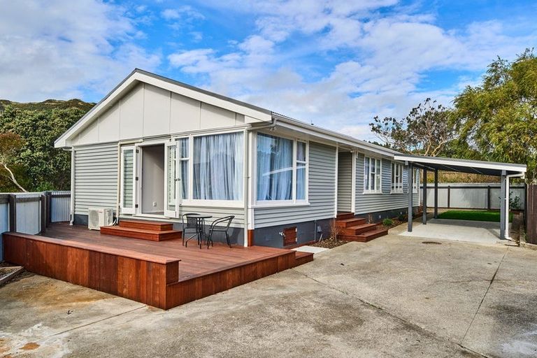 Photo of property in 42 Coates Street, Tawa, Wellington, 5028