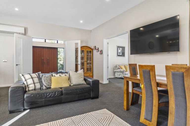 Photo of property in 10 Glen Bridge Lane, Harewood, Christchurch, 8051