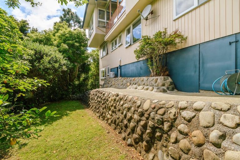 Photo of property in 64 Pomare Road, Tirohanga, Lower Hutt, 5010